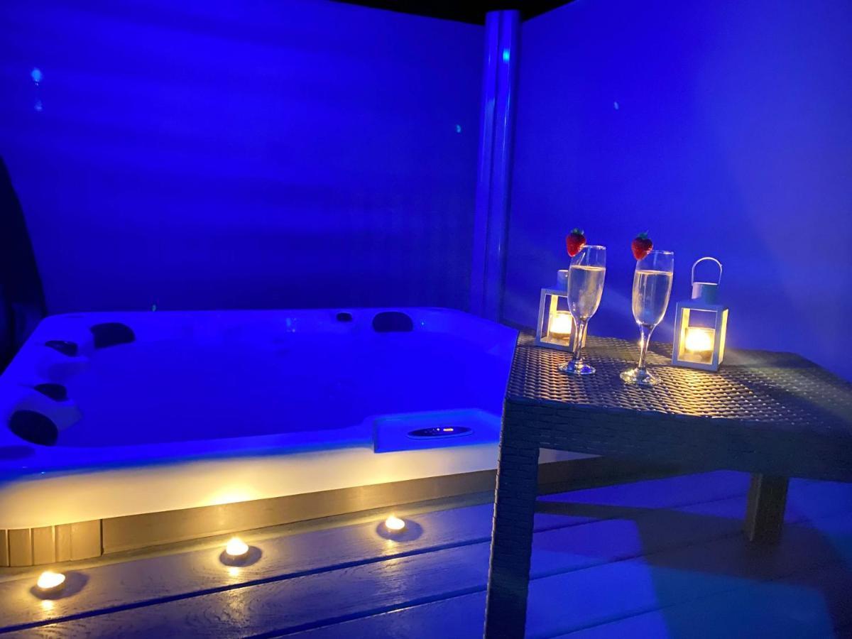 The Yorkshire Burrow Lodge With Hot Tub מראה חיצוני תמונה